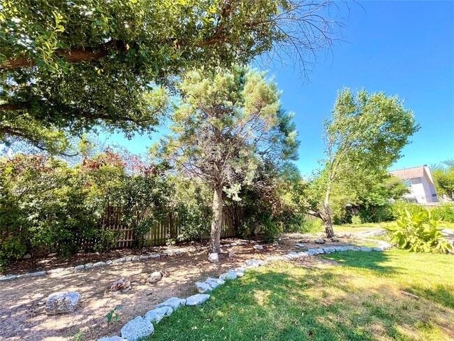 Building Photo - 502 Yaupon Cove