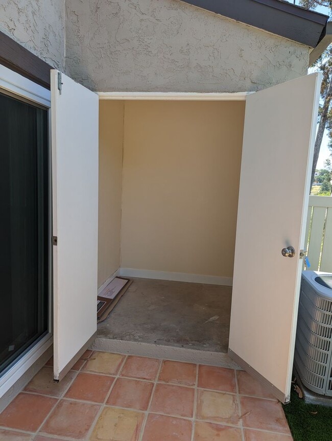 Building Photo - Upgraded 2 Story 2 Bed/1.5 Bath Condo