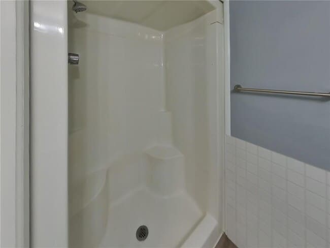 Building Photo - 820 Shenandoah Ln N