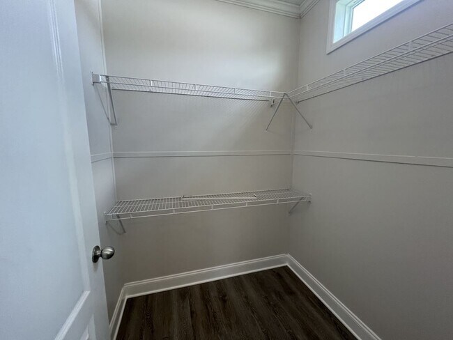 Building Photo - 535 Zebra Dr
