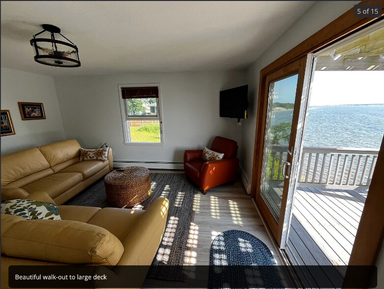 Building Photo - 240 Narragansett Ave