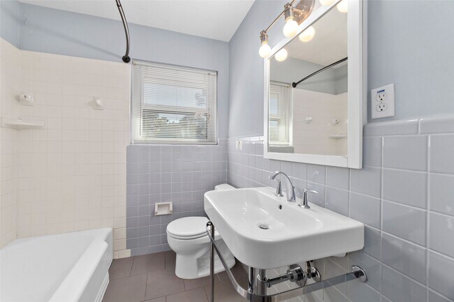 Building Photo - 10627 Moonlight Dr