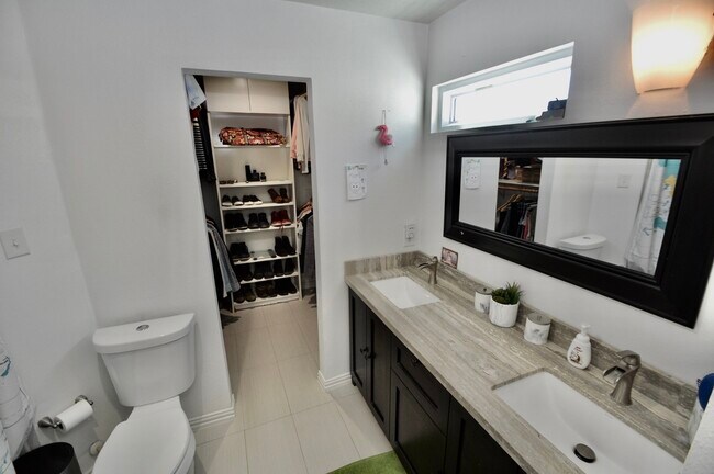 Building Photo - 3330 Beran Dr