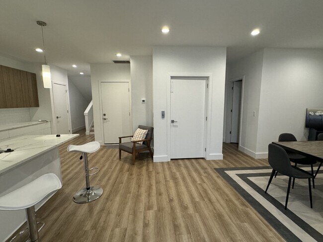 Building Photo - Available Furnished or Unfurnished