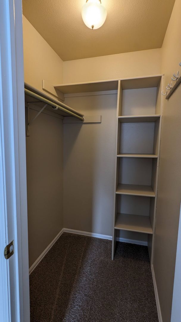 Building Photo - COZY TRI-LEVEL 3 BED/1.5 BATH WITH WOODBUR...