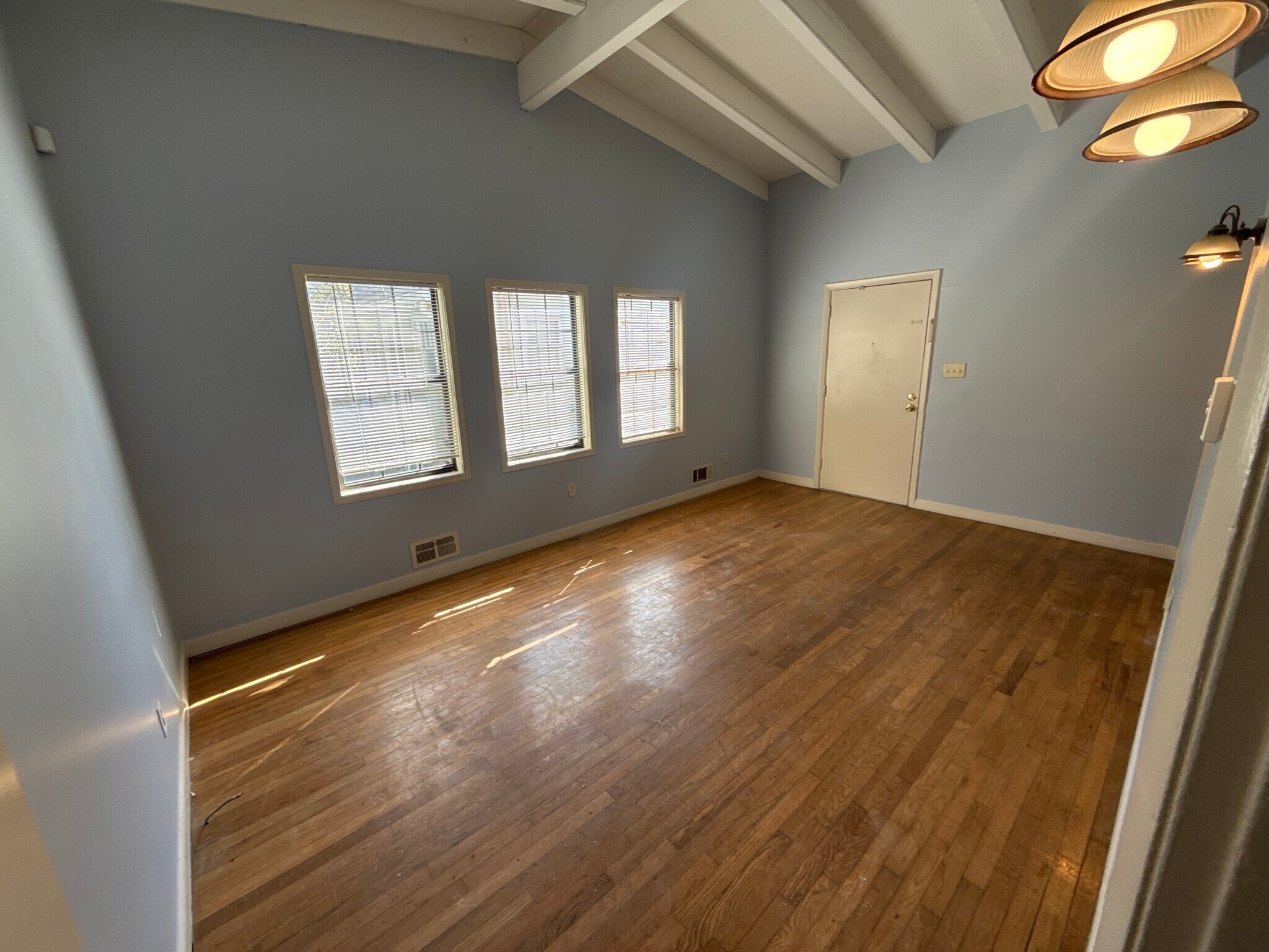 Building Photo - 1009 Hampton St NW