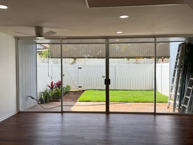 Building Photo - Renovated 3 bedroom, 2.5 bath split level ...