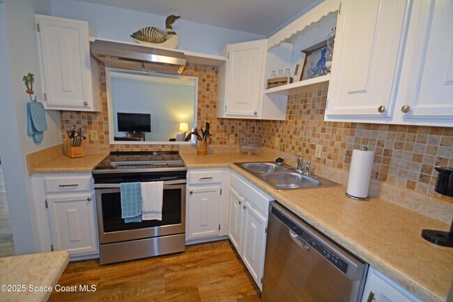 Building Photo - 201 St Lucie Ln