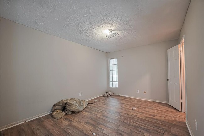 Building Photo - 811 Loire Ln