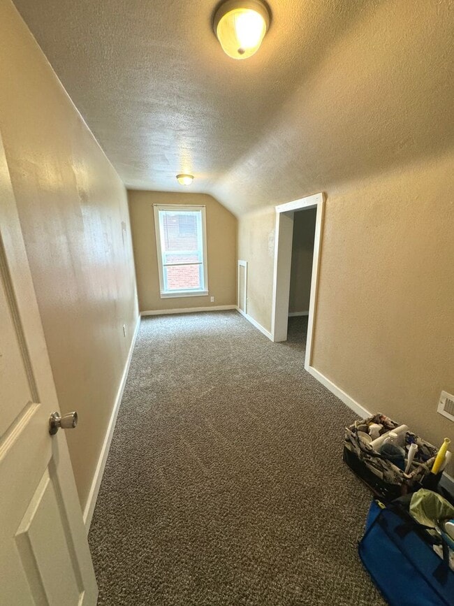 Building Photo - 6 Bedroom / 2 Bathroom House - NEXT TO SEMO's CAMPUS, LARGE YARD, INTERNET INCLUDED