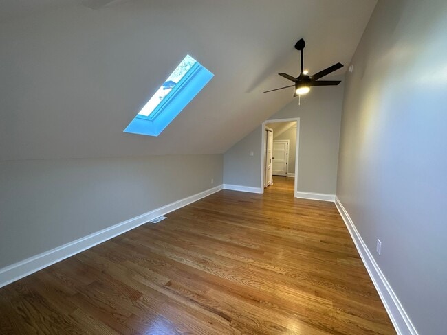 Building Photo - Dennison Ave 866-868 CR