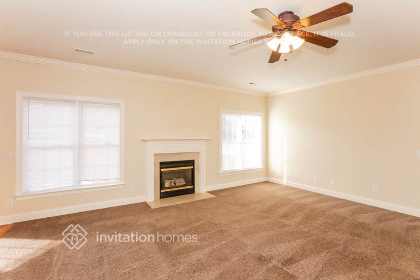 Building Photo - 1704 Crestgate Dr