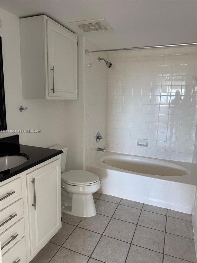 Building Photo - 2665 SW 37th Ave