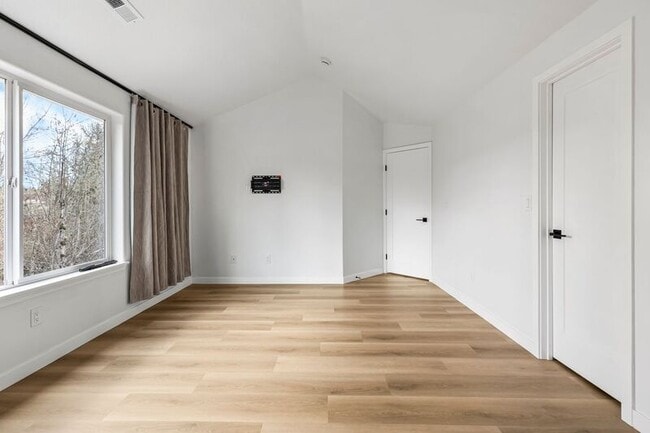 Building Photo - 3940 NW 148th Pl