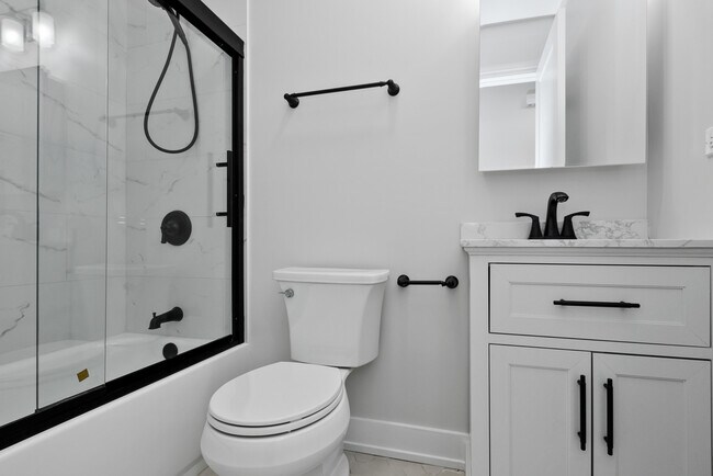 Building Photo - 7800 W Kingston Dr