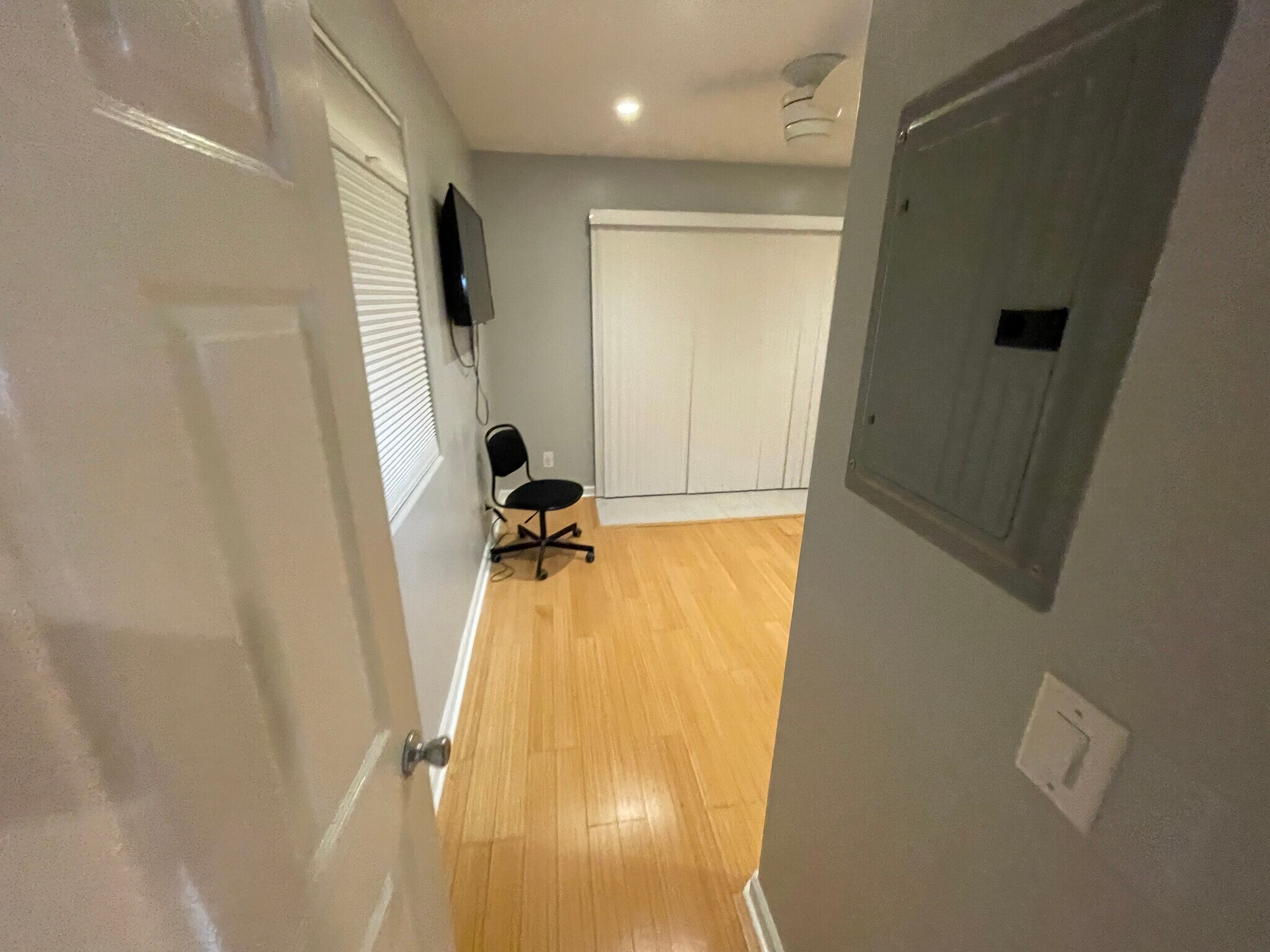 Bedroom View walk-in - 4844 Daisy St