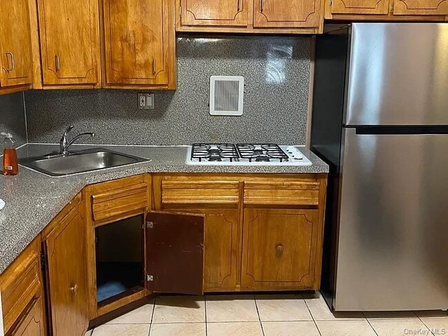 Building Photo - 105-21 53rd Ave