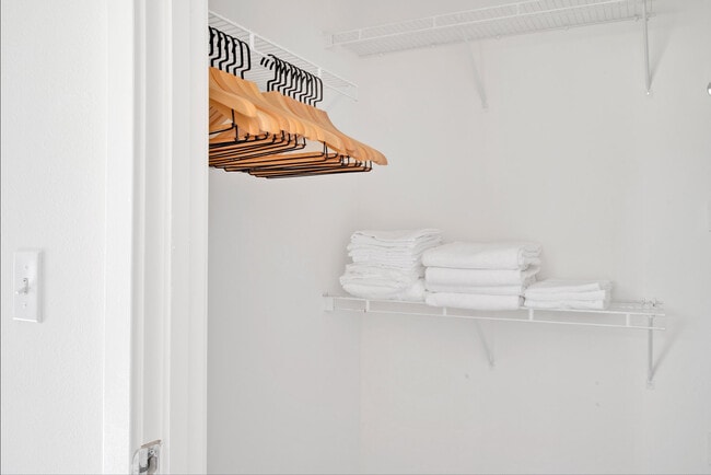 Building Photo - 11000 NE 10th St