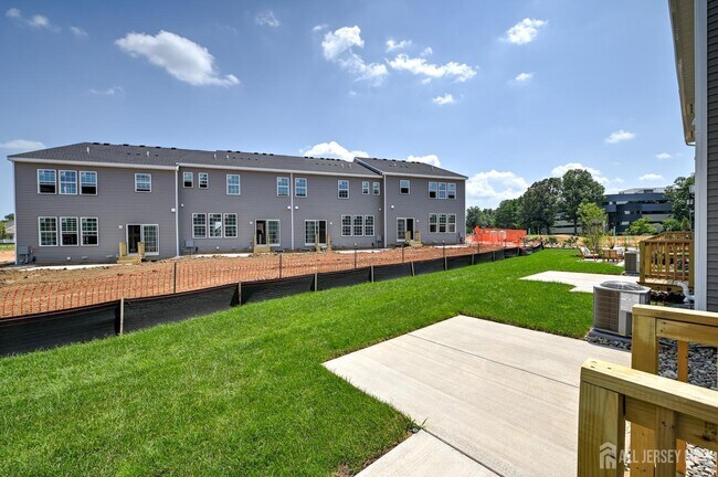 Building Photo - 13 Griffin Ln