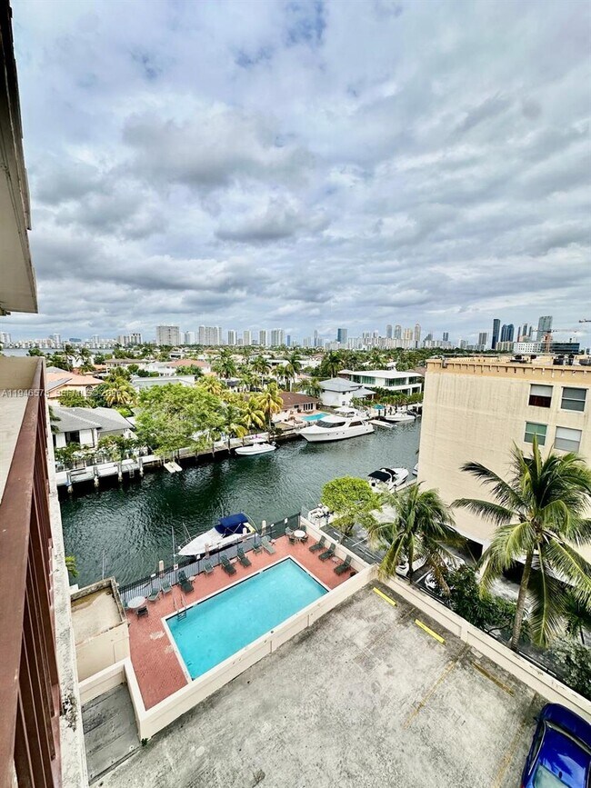 Building Photo - 2903 N Miami Beach Blvd