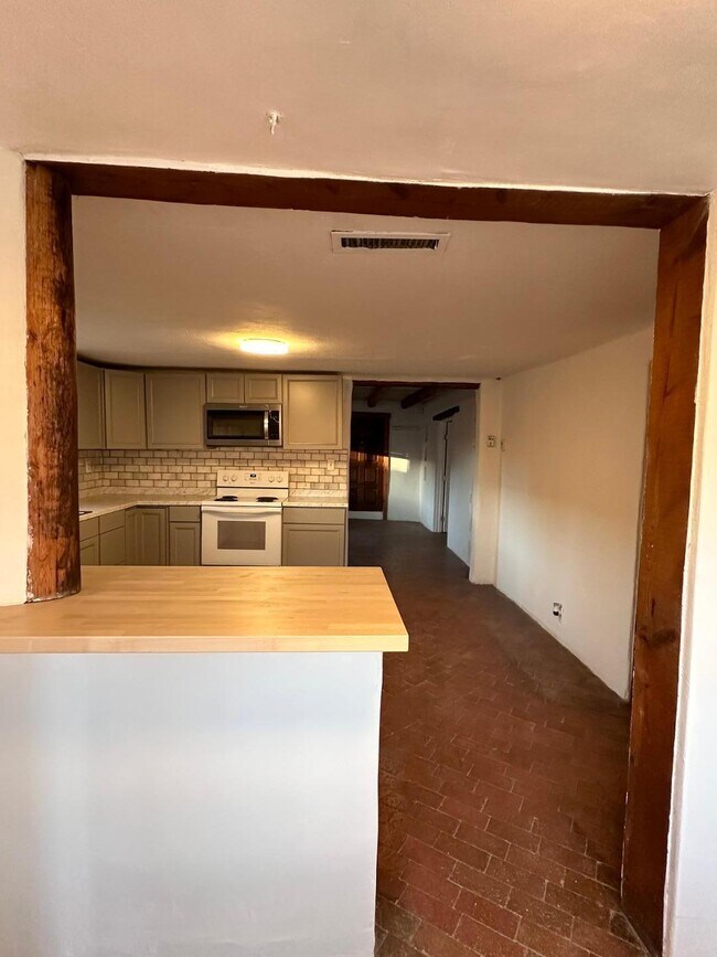 Building Photo - 2202 Rosendo Garcia Rd SW