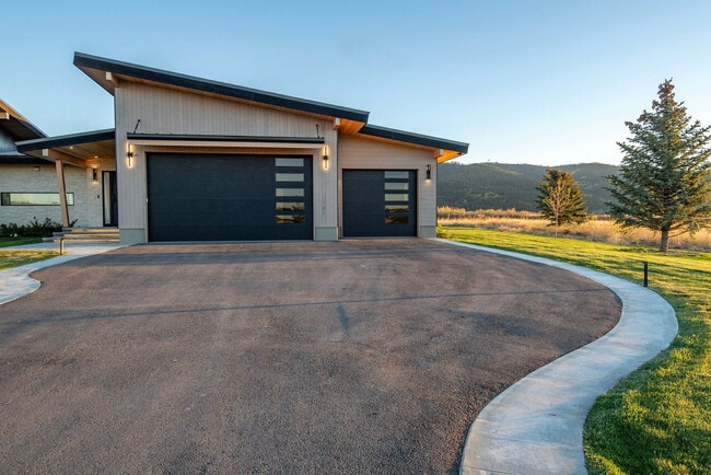 Building Photo - 779 Lucia Ln