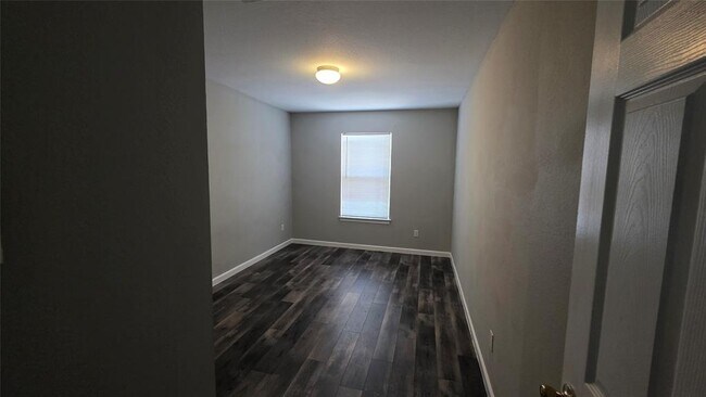 Building Photo - 5605 Clyde Ln