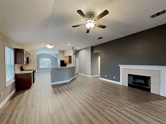 Building Photo - 441 Goldenrod St