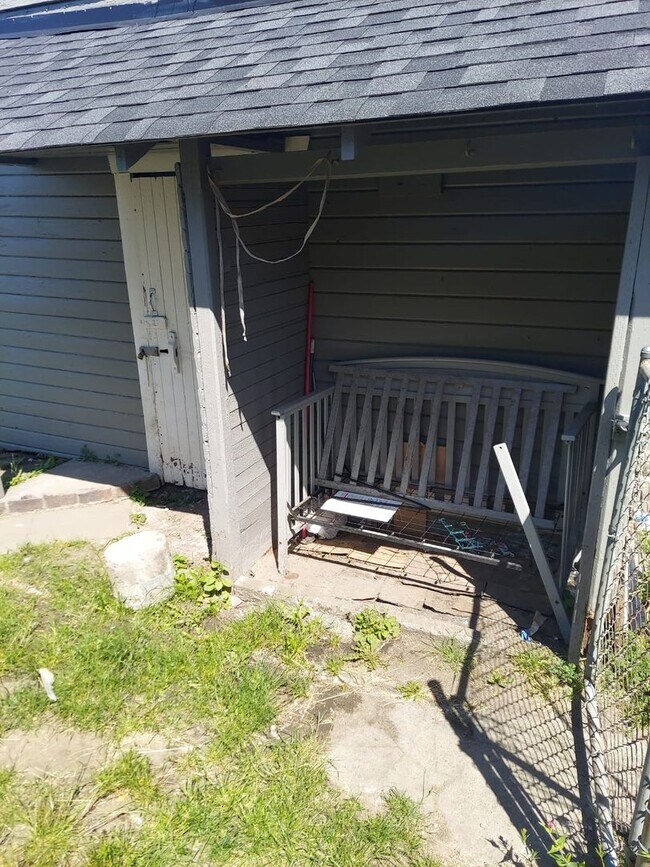 Building Photo - Charming Tacoma Home on a Peaceful Corner Lot!