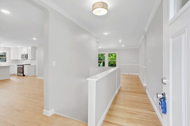 Building Photo - 1101 E Pin Oak Dr