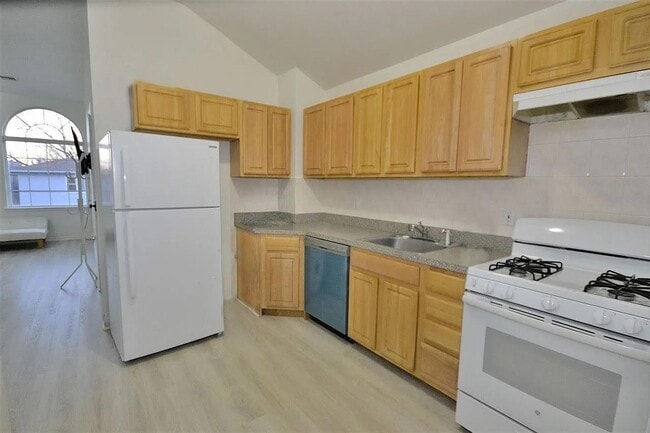 Building Photo - 36 Jewett Ave