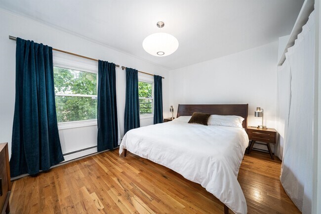 Building Photo - 331 Varick St