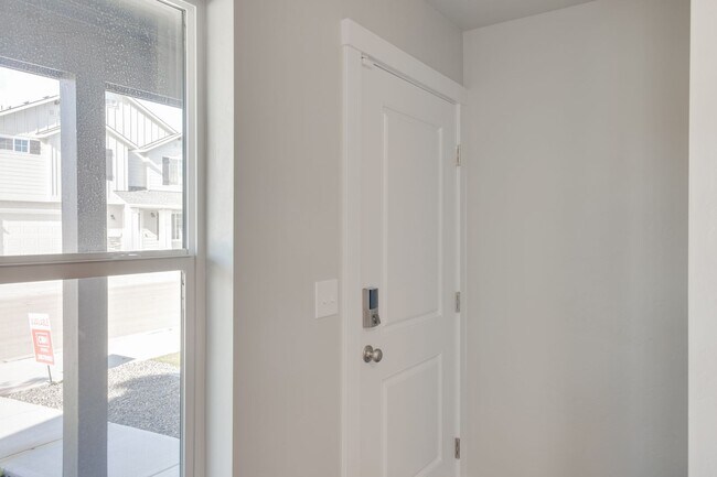 Building Photo - 1676 S Sunseeker Ln