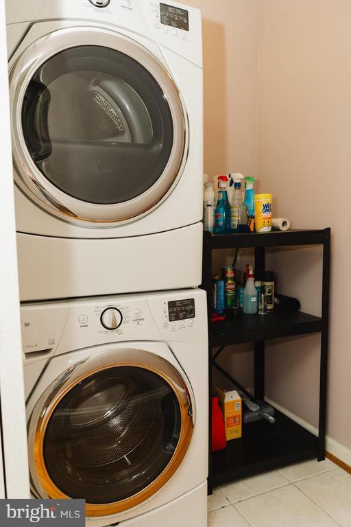 Building Photo - 636 Kenyon St NW