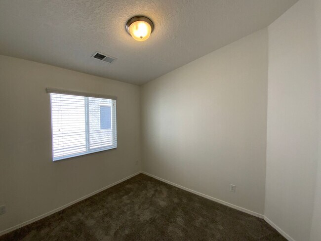 Building Photo - 3 Bedroom Single Story Home Available Near 98th St & Dennis Chavez SW!