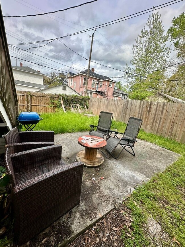 Building Photo - 2 BED | 1 BATH | BACKYARD | EASTSIDE (Anderson and E 31st)