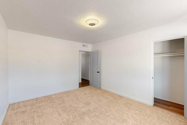 Building Photo - 2227 Inez Dr NE