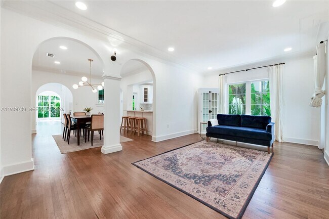 Building Photo - 512 Majorca Ave