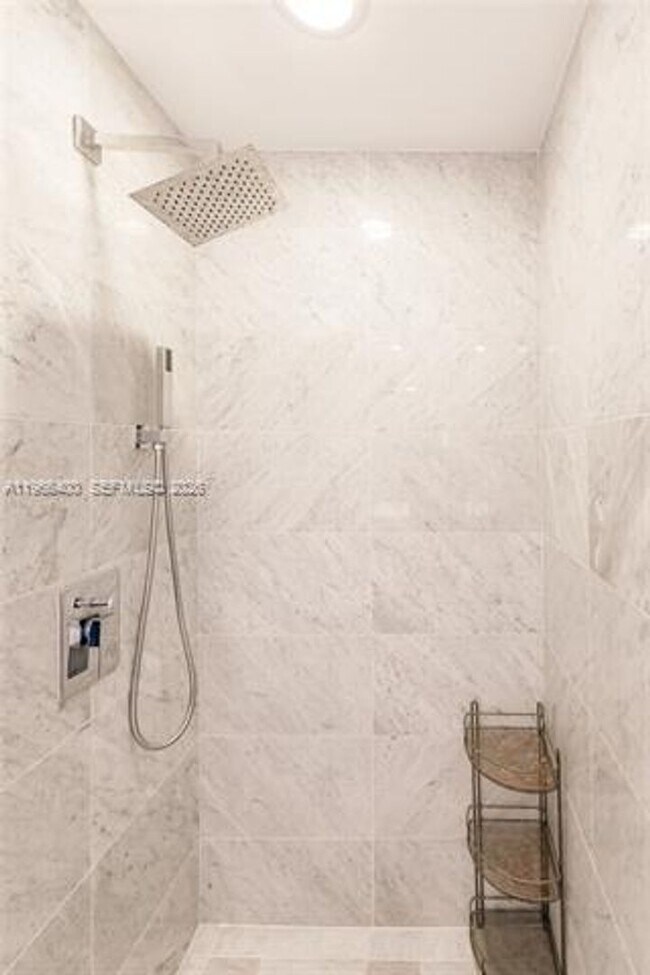 Building Photo - 801 S Miami Ave