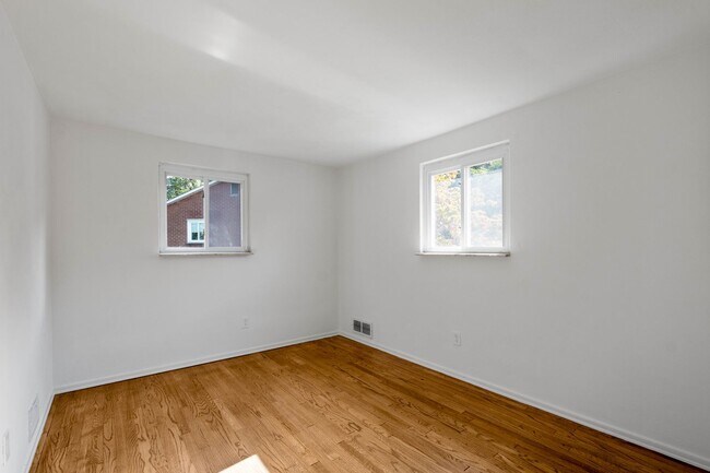 Building Photo - AVAILABLE NOW – Move In Today! NEWLY RENOV...