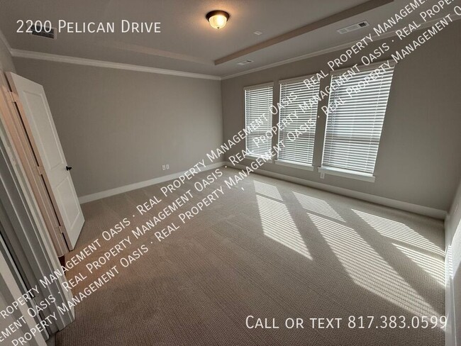 Building Photo - 2200 Pelican Dr