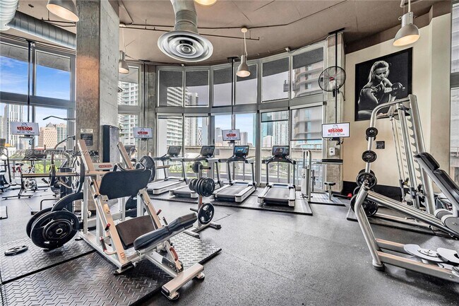 Building Photo - 690 SW 1st Ct