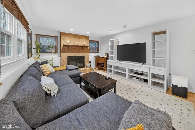 Building Photo - 1726 Glastonberry Rd