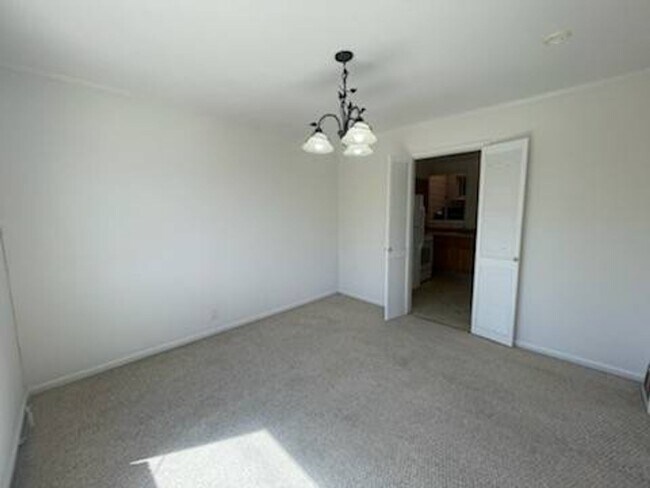 Building Photo - 3630
