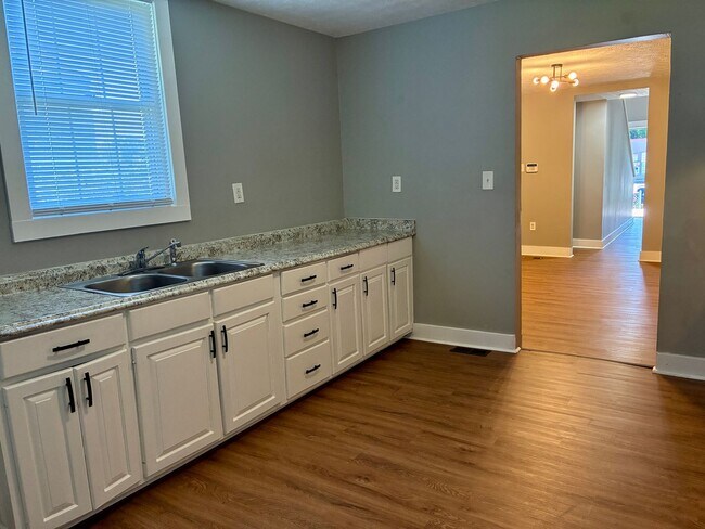 Building Photo - MOVE IN SPECIAL! $100 SECURITY DEPOSIT