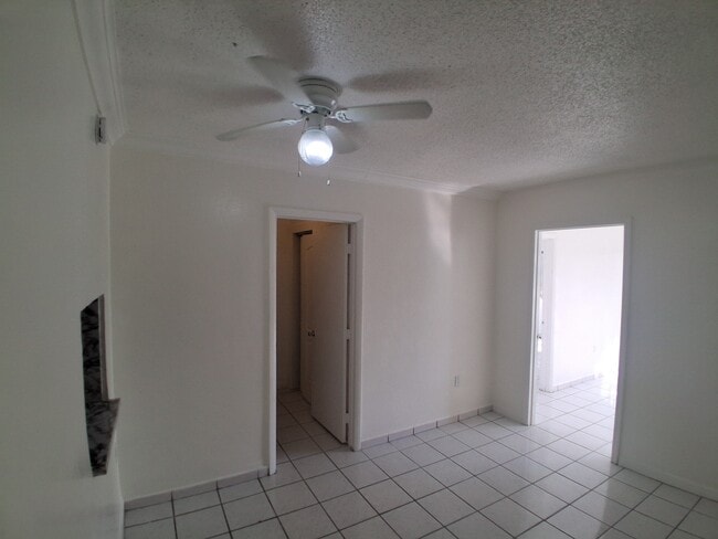 Building Photo - 1605 NE Miami Gardens Dr