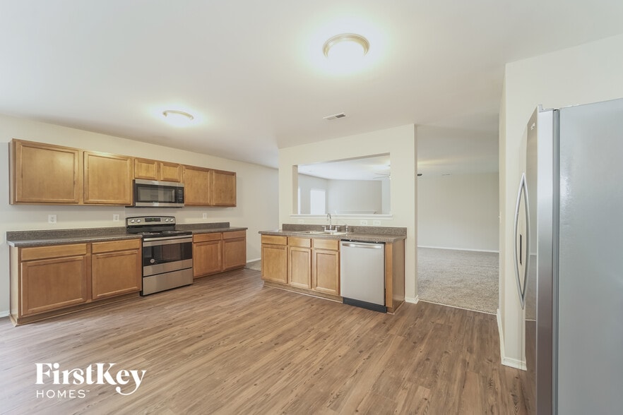 Building Photo - 4031 Larkhaven Village Dr