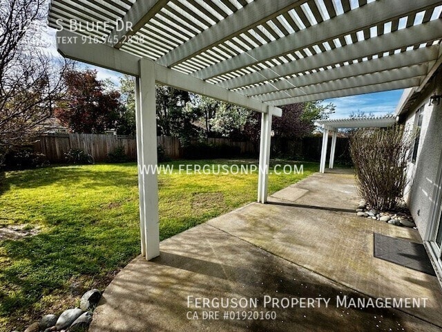 Building Photo - 1243 S Bluff Dr