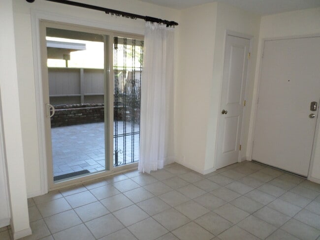 Building Photo - UTC 3 bedroom Townhome