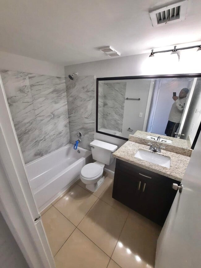 Building Photo - 706 Executive Center Dr